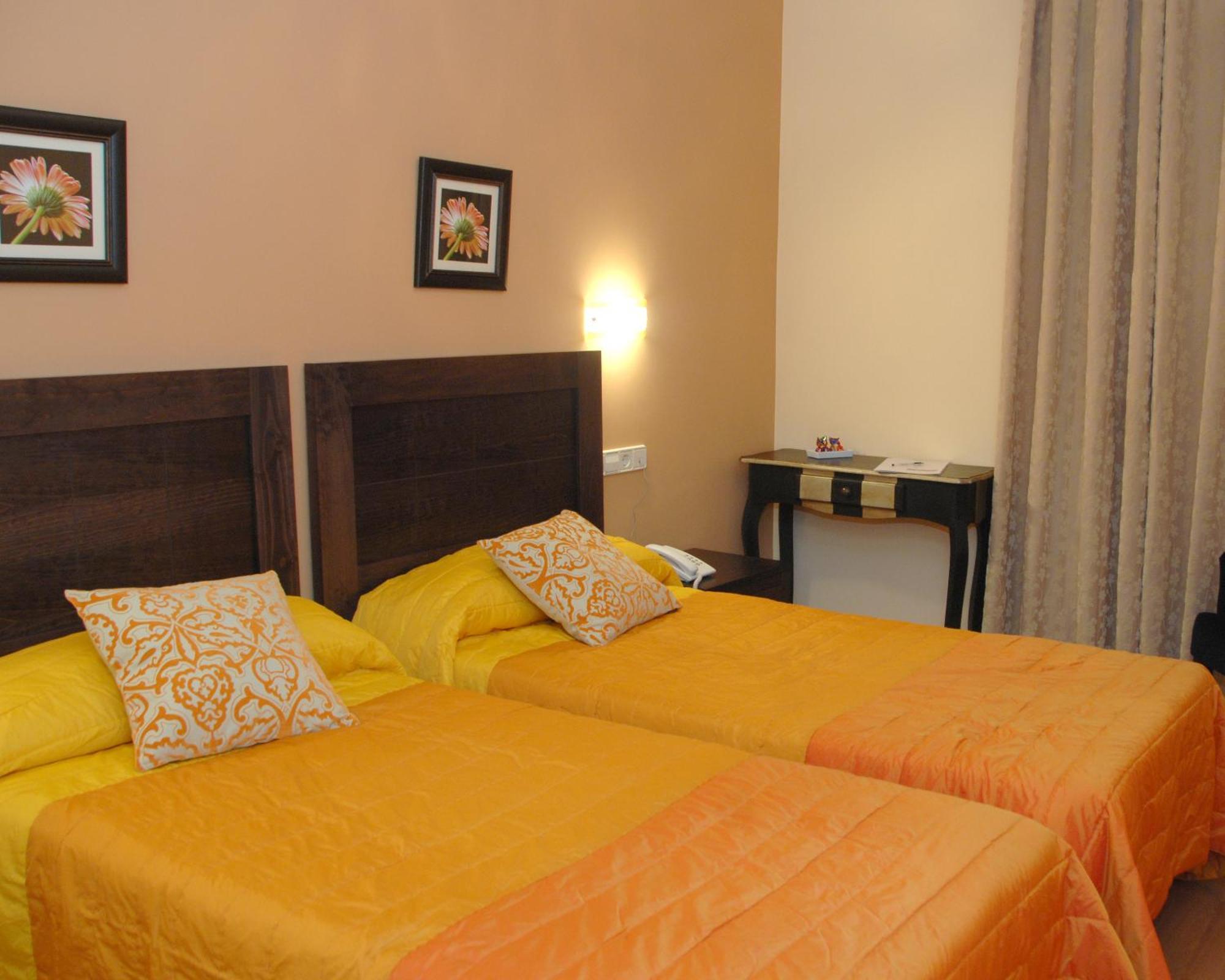 Hotel Hc Sigueenza Ngoại thất bức ảnh