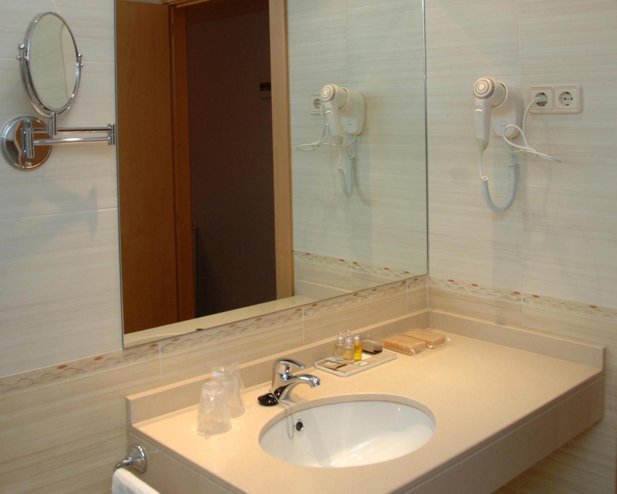 Hotel Hc Sigueenza Ngoại thất bức ảnh