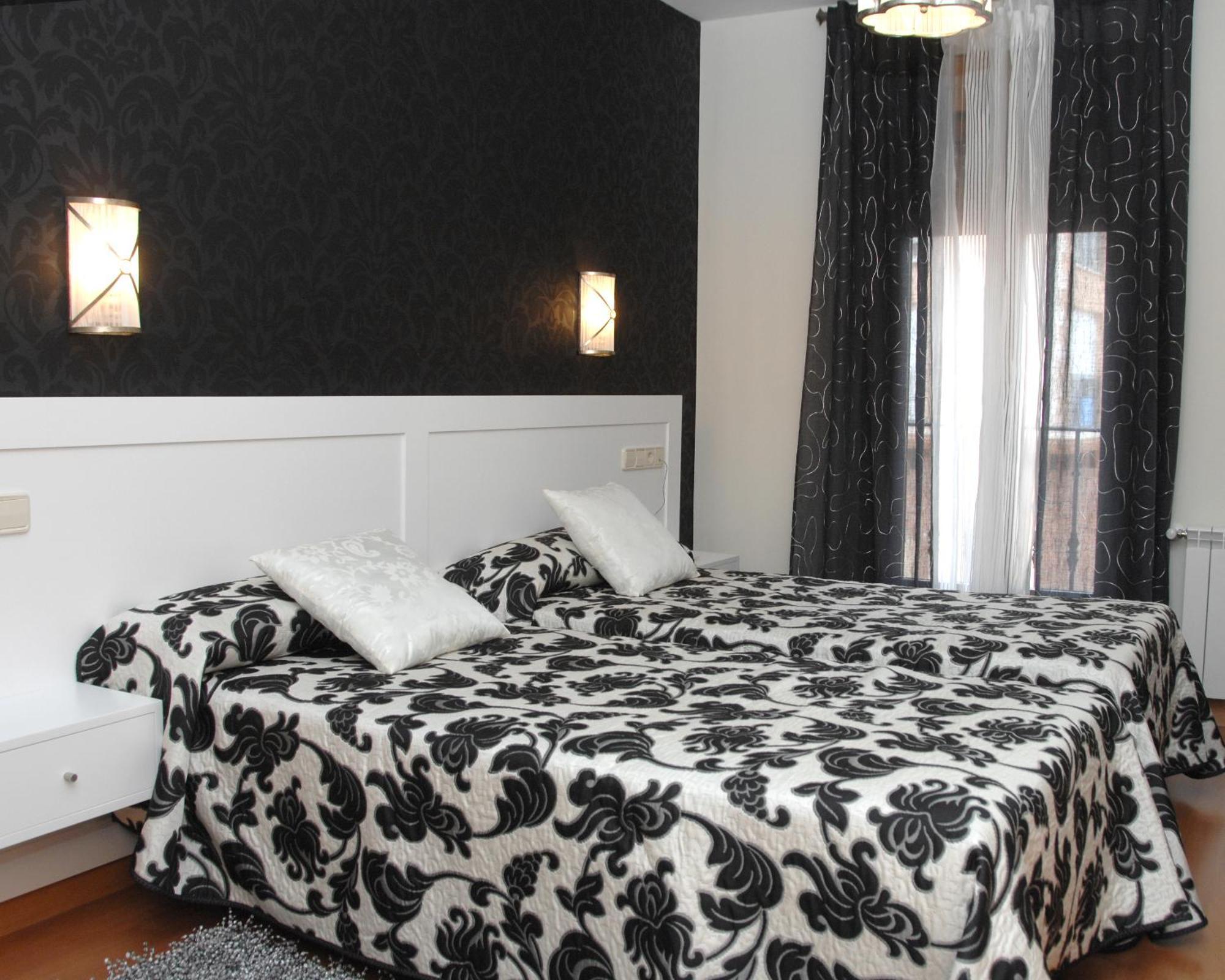 Hotel Hc Sigueenza Ngoại thất bức ảnh